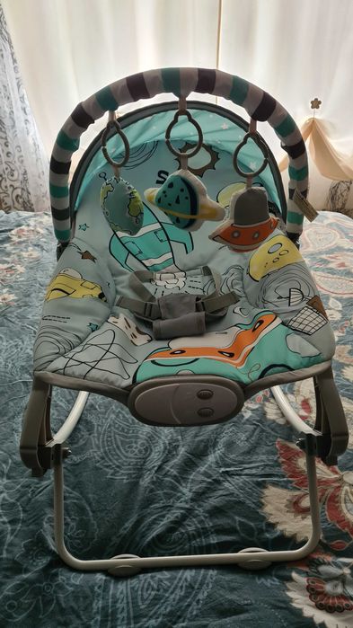 Бебешки шезлонг с музикален дисплей