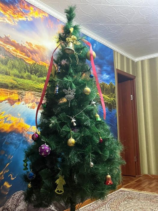 Елка с игрушками два метра