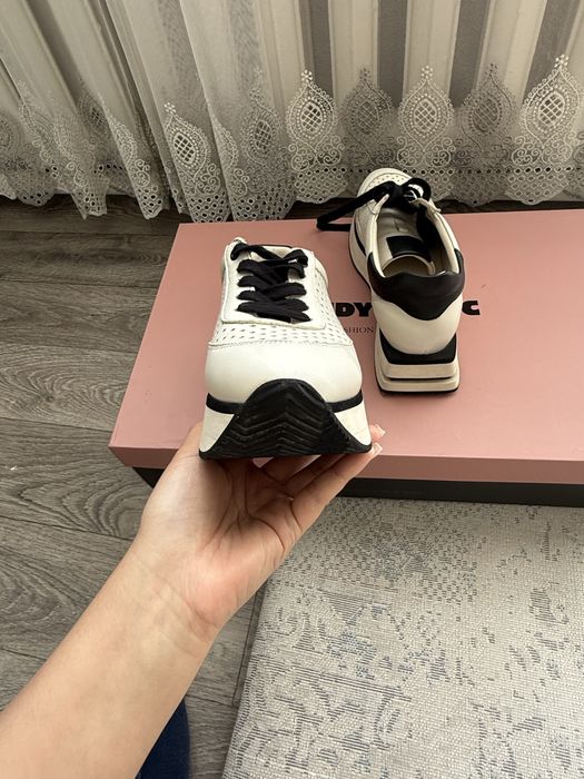 Кроссовки Баскони