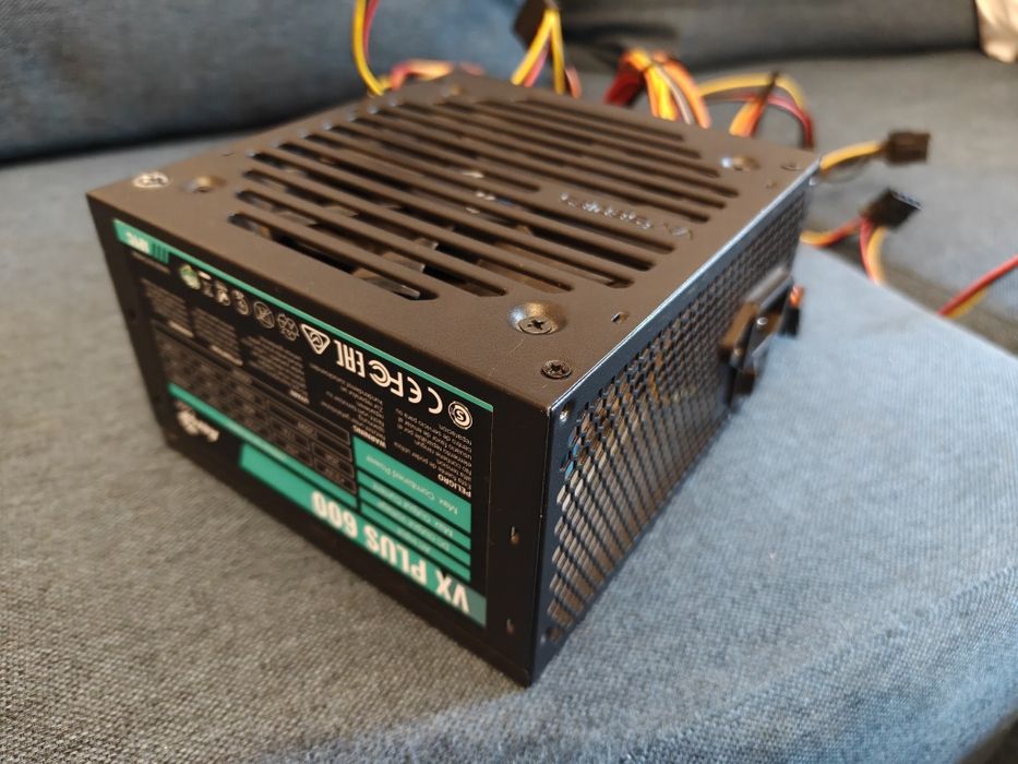 Sursa PFC VX plus 600W foarte puțin folosită