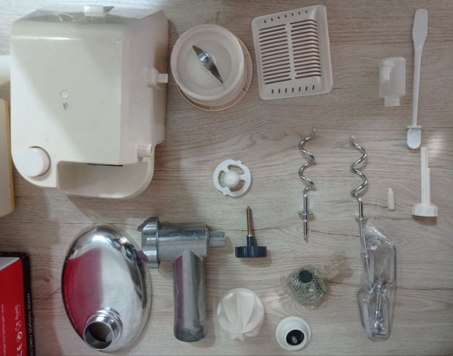 Продам кухонный комбайн в хорошем состоянии