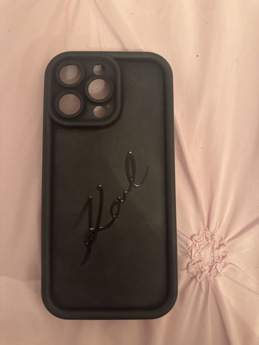 Калъф за IPhone 15 Pro Max на Карл