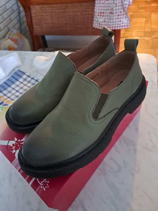 Срочно продам лоферы 40