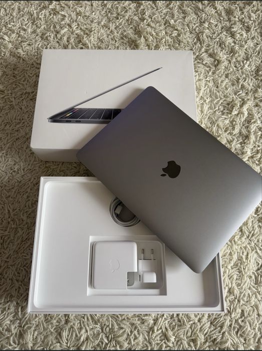 Cutie macbook pro 13 an 2019, ssd 512 gb