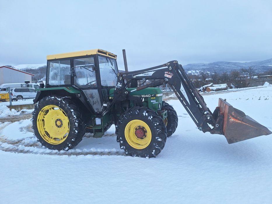 john deere 1640 cu incarcator frontal 4×4