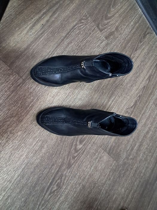 Продам кожаные сапоги