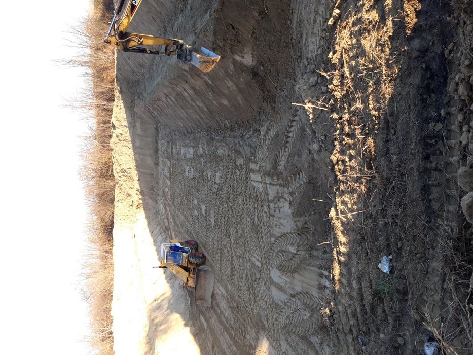 Buldoexcavator Demolari Sapatura santuri fundatie Cablu electric gropi