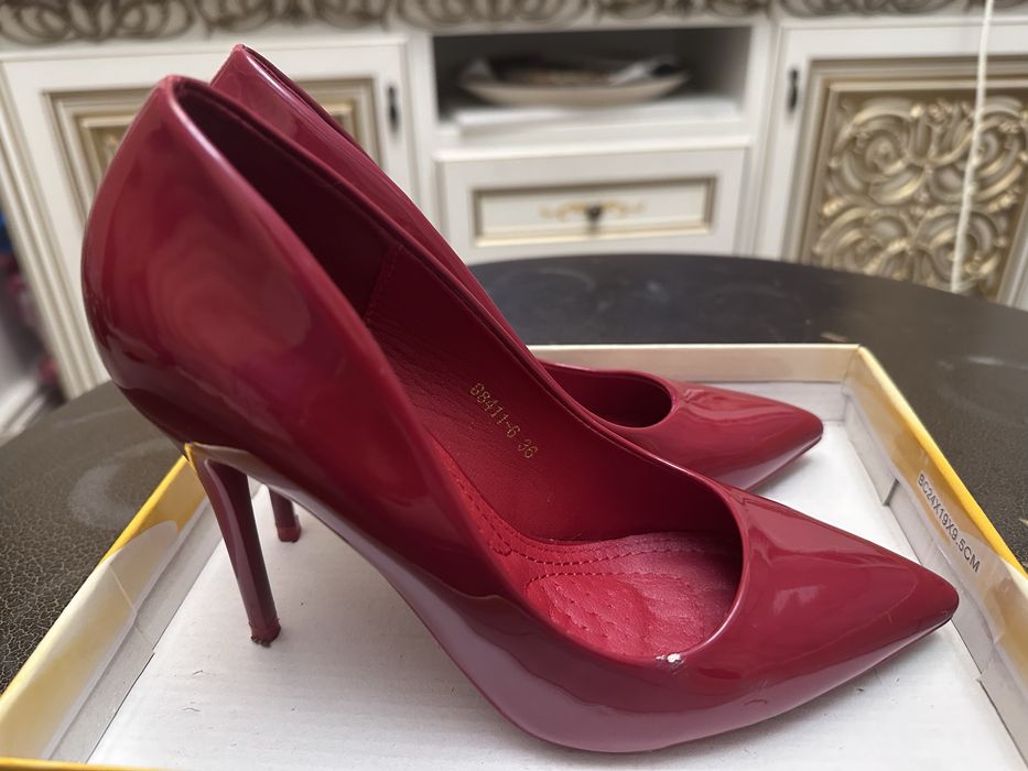 Продам женские туфли