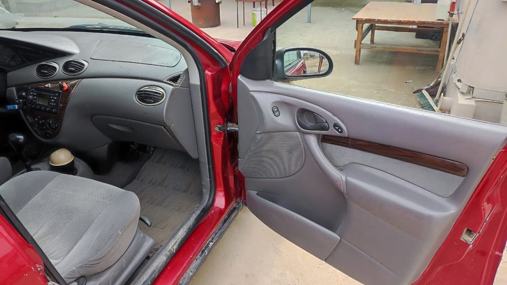 Легковой автомобиль Ford focus 1