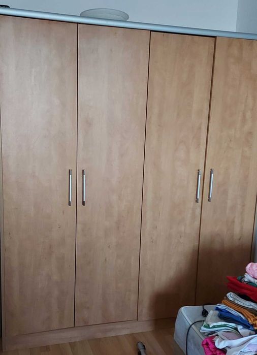 Гардероб с размери 202 х 180 х 53,5 см