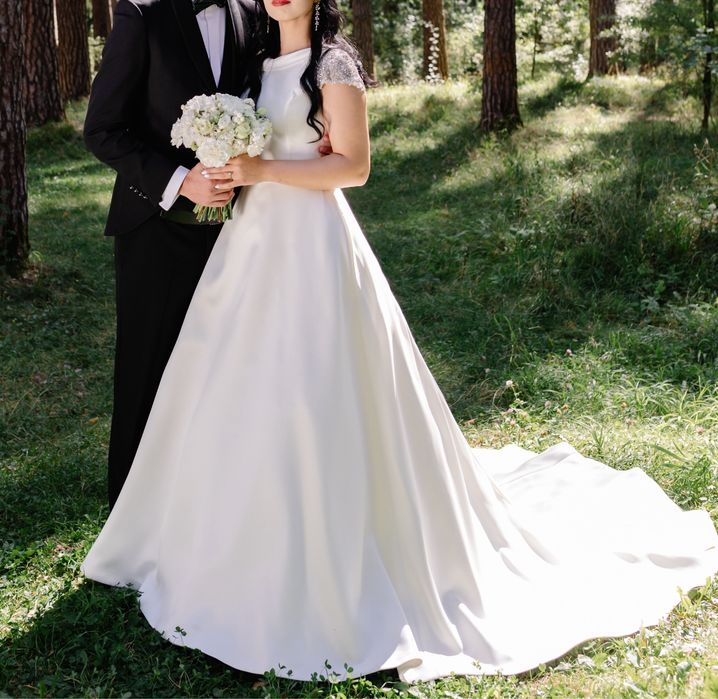 Rochie de mireasă din tafta cu trenă, A Line