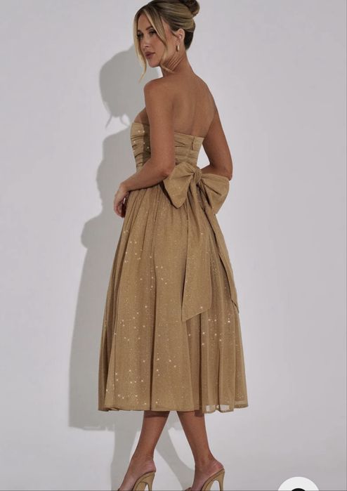 Официална златиста рокля