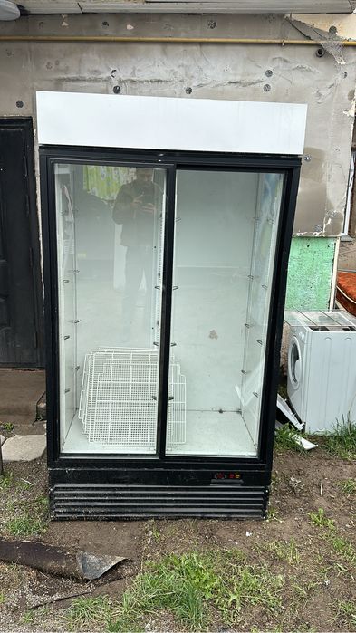 Продам витрины холодильники