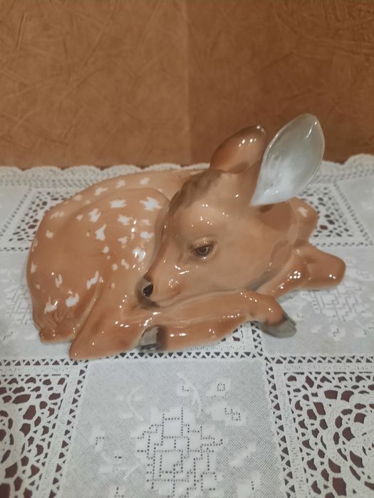 Статуэтка "Олененок" (лежащий), автор П.П. Веселов, фарфор, роспись, Л
