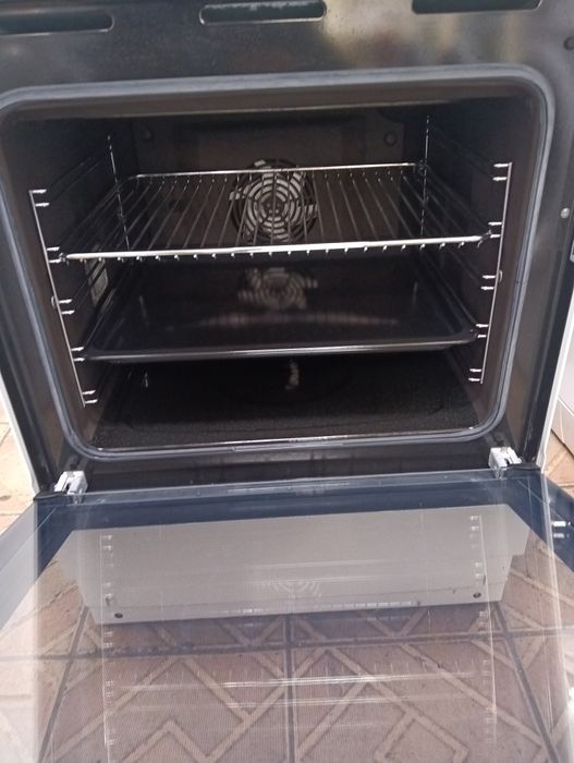 Свободно стояща печка с керамичен плот VOSS  2 години Гаранция!