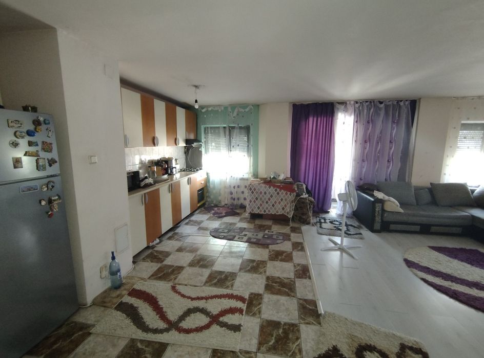 Vând apartament cu 3 camere!