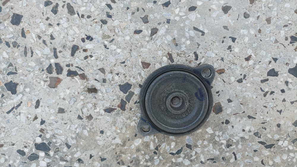 Части и аксесоари за мотори, нови и втора употреба.