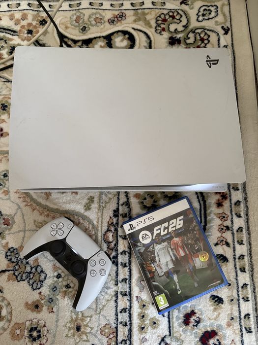 Sony Playstation 5, 825 гб