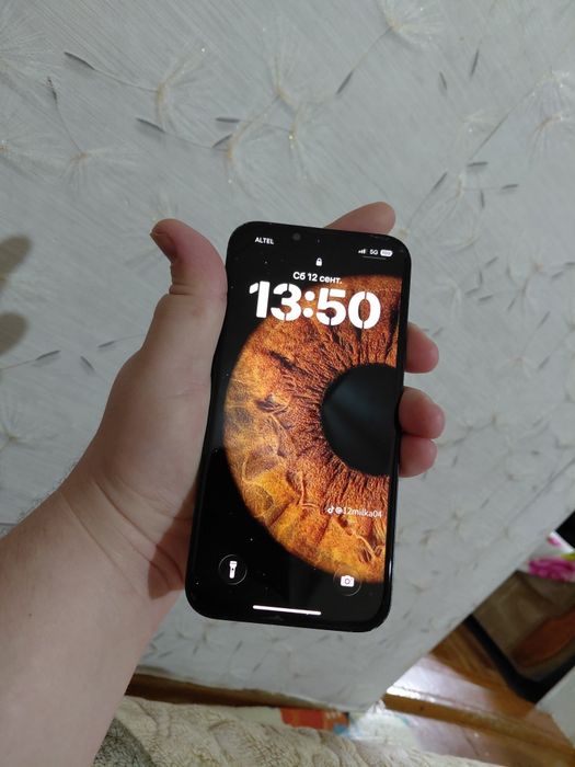 Продам обмен айфон 13