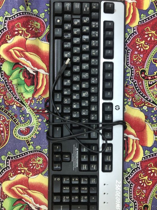 рабочие настольное клавитура и мышька