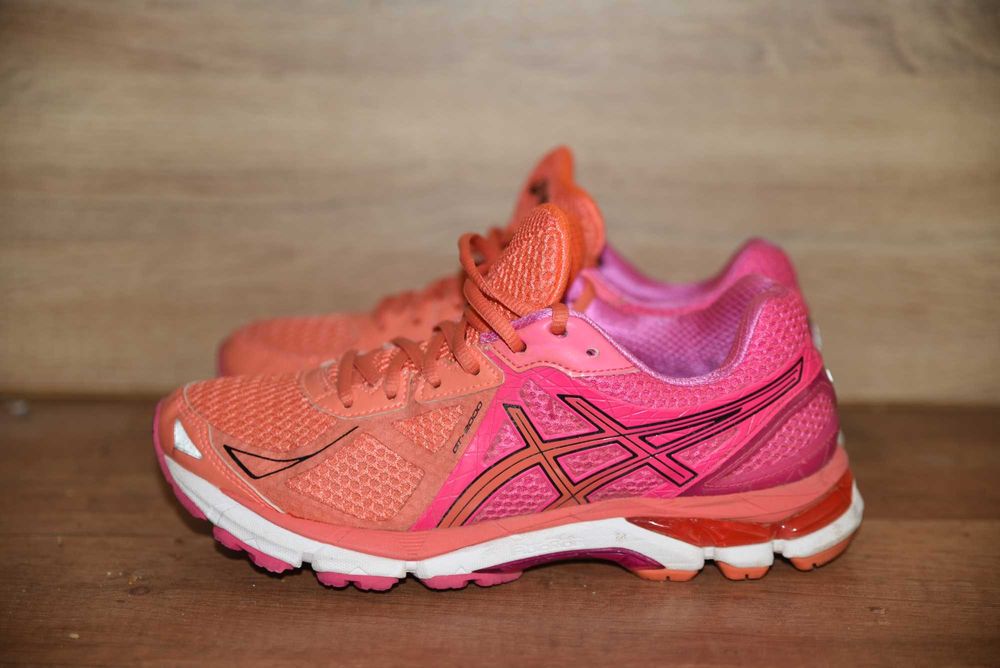Asics GEL оригинални маратонки размер 40