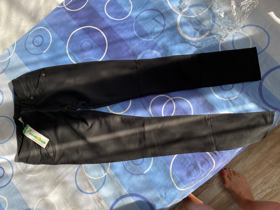 Черен панталон размер М на фирма Лимони