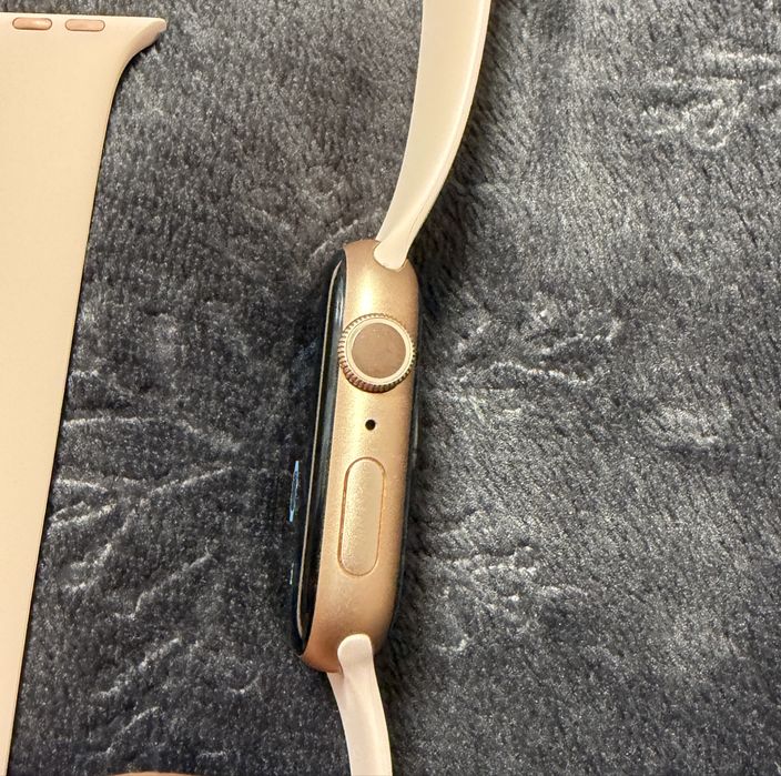 Apple watch series 5 rose gold
