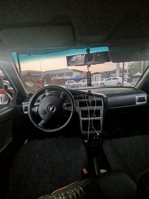 Nexia 2 1.6 sotiladi