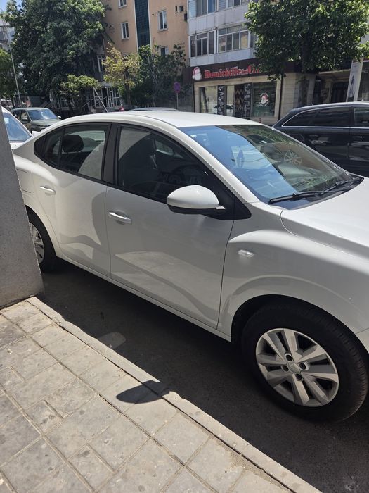 Vând Dacia Logan