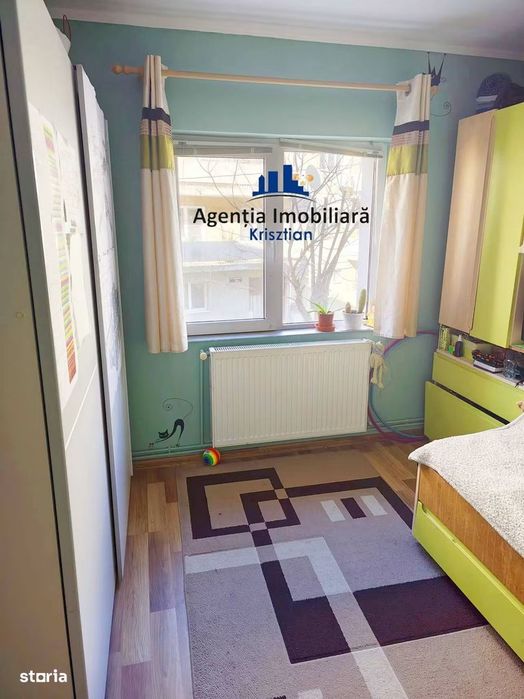Apartament cu 4 camere de vânzare zona Micro 16
