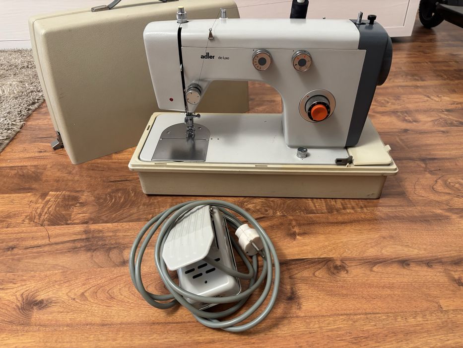 Masina de cusut Adler electrica cu pedala piese metalice Germania