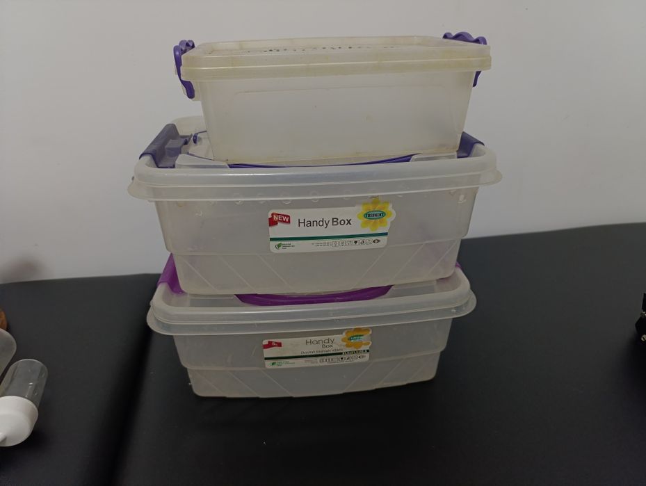 вещи для хомяка и контейнеры для улиток