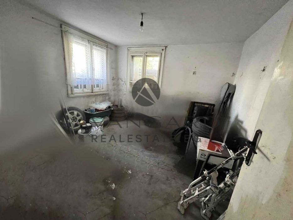 оф.22062 Етаж от къща + сутерен / Прослав