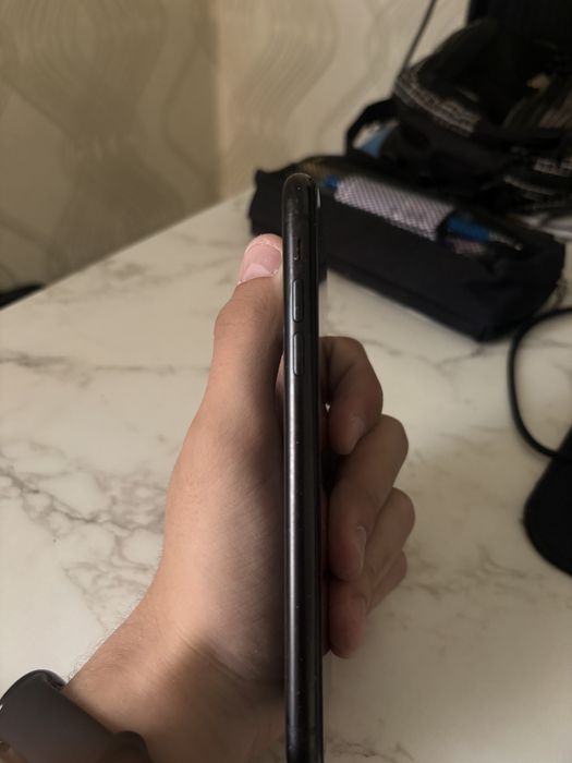 Черный Iphone Xr 64/78