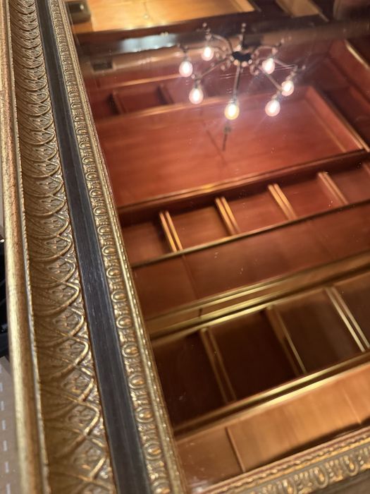 Голямо масивно огледало с дървена рамка