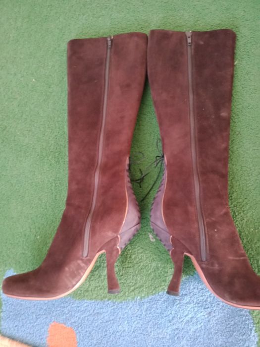 Женские замшевые сапоги