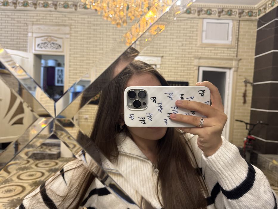 Модный полузамок чёрна-белый