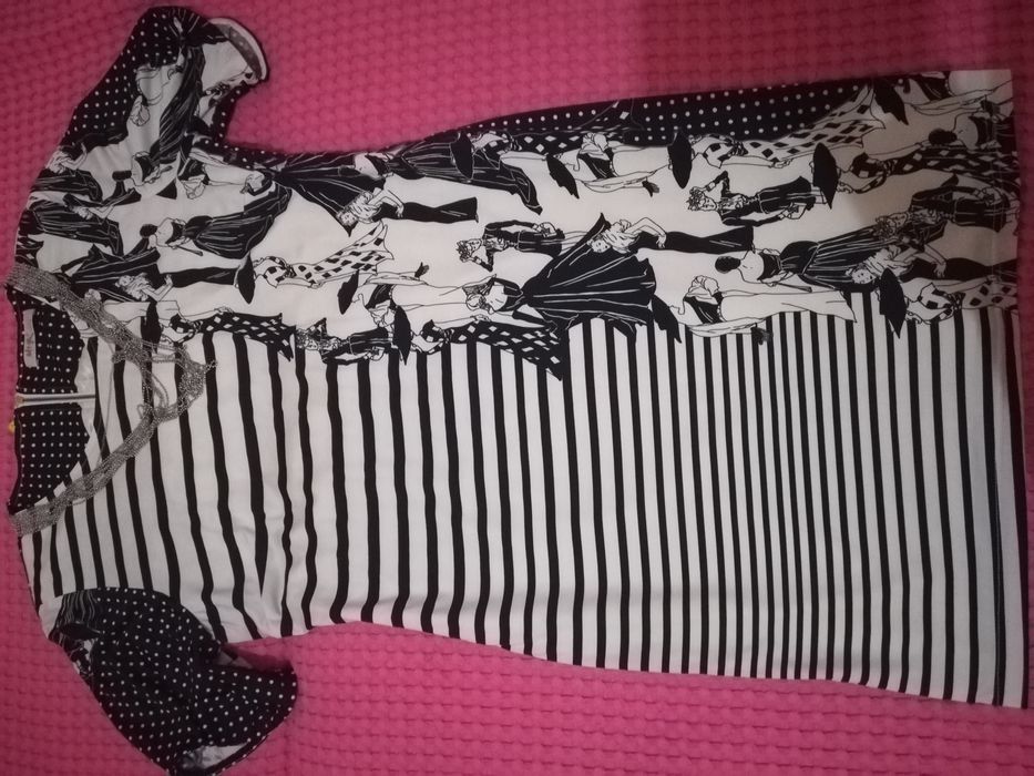 Rochie mărimea 42 cm, purtata de doua ori, impecabila