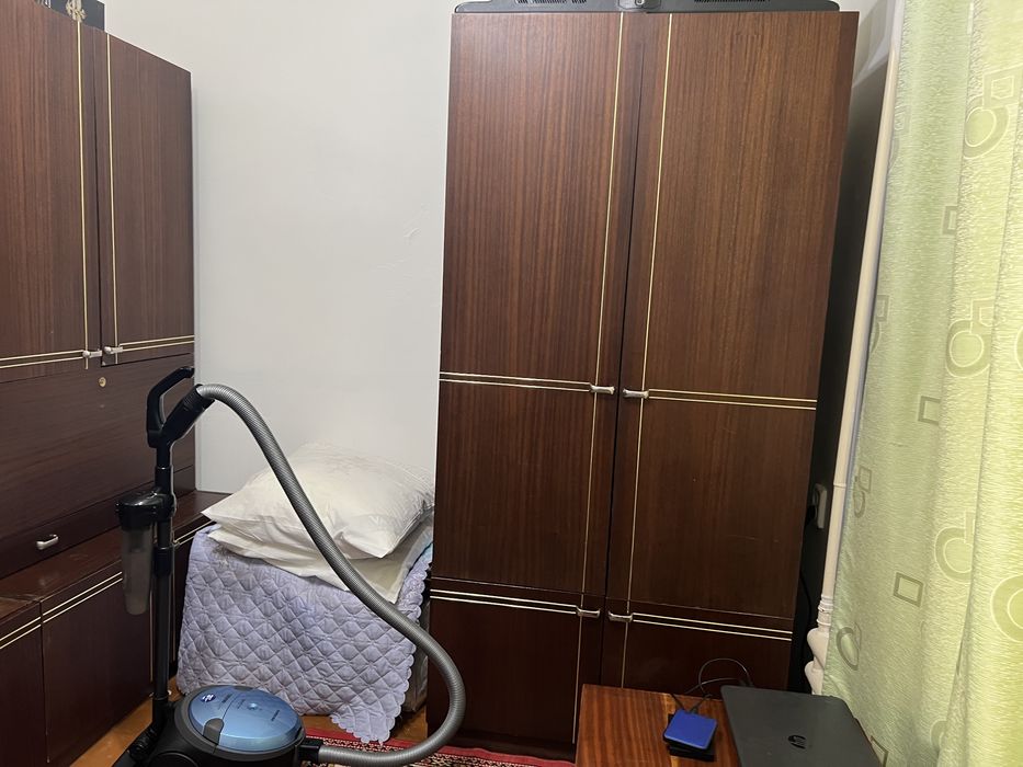 Продается стенка и столик