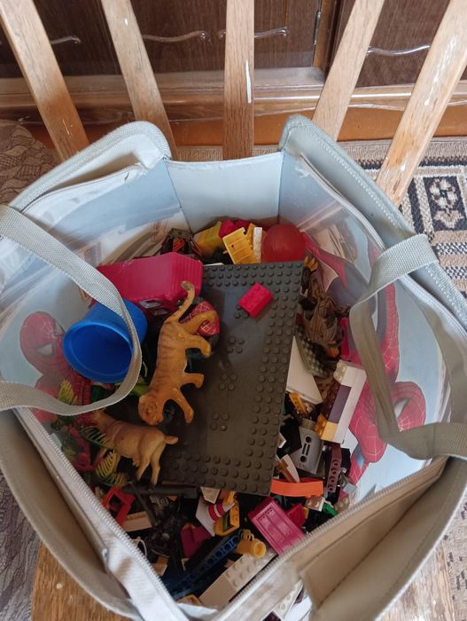 Продам детали Лего.