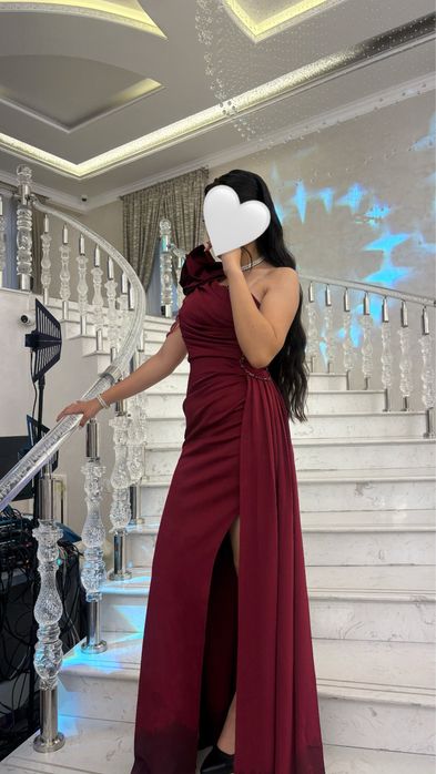 Красное вечернее платье