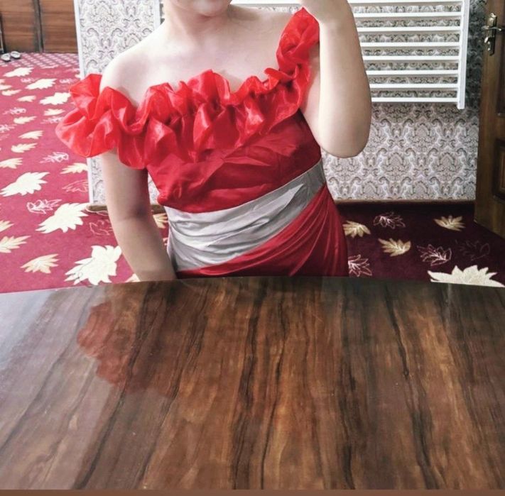 Одежда вечерняя  женская