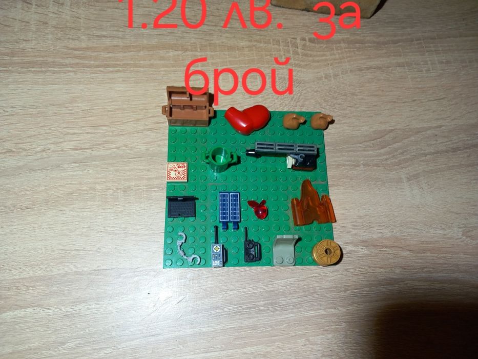 Lego човечета и аксесоари