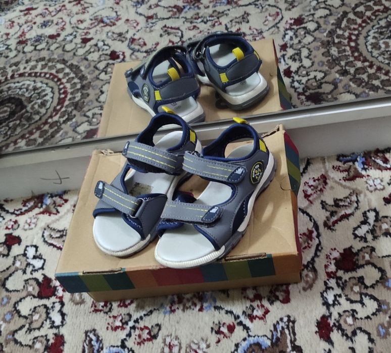 Продаются босоножки