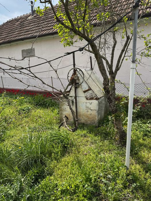 Teren intravilan cu casa batraneasca in vatra satului Dragsina