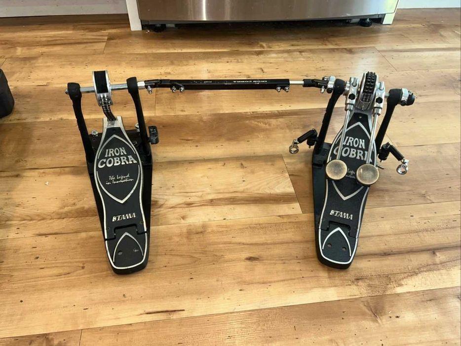 Педалът за бас барабан TAMA Iron Cobra 900