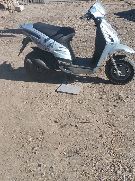 Vând scuter beta quadra  modificat motor de 110 CC în 2 t fara acte