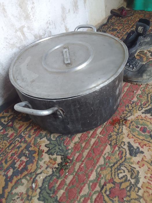 Қолданыста болған улкен жалпақ кастрюль сатылады.
