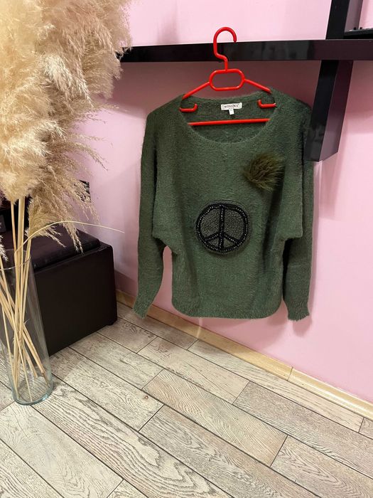 Дамски пуловер с пухче