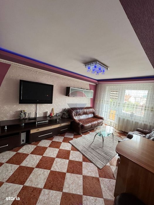 Apartament cu 3 camere de vânzare